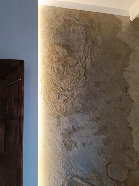 Kamień w rolce Fornir kamienny Naturalny Autumn Cream 122x280x0,2 cm