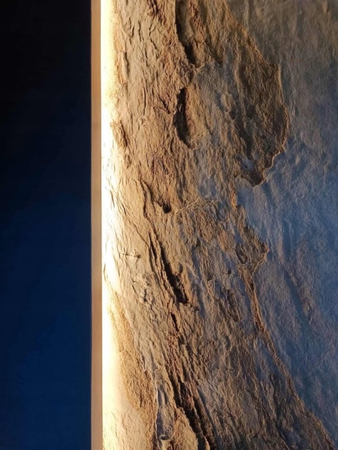 Kamień w rolce Fornir kamienny Naturalny Autumn Cream 122x61x0,2 cm