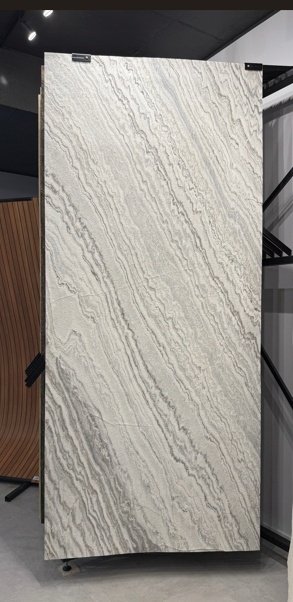 Kamień w rolce Fornir kamienny Naturalny MILIAN WHITE 122x244x0,3 cm