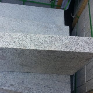 Obrzeże granitowe 8x30x80-120 cm góra i bok płomień