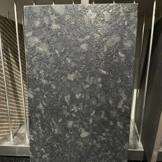 Płytka granitowa szczotkowana Steel Grey leather 61x30,5x1 cm