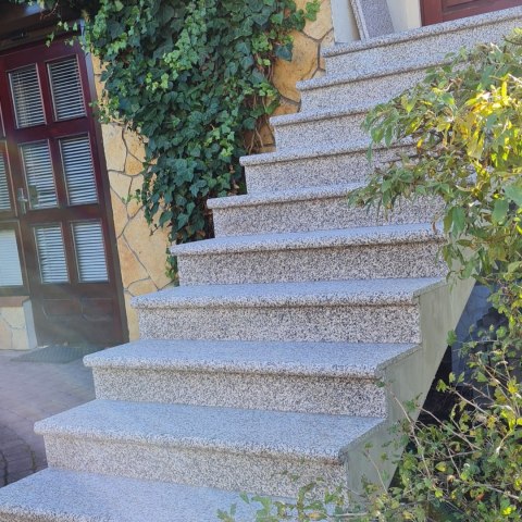 Schodek Granitowy G682 135x35x2 stopnica Bullnose