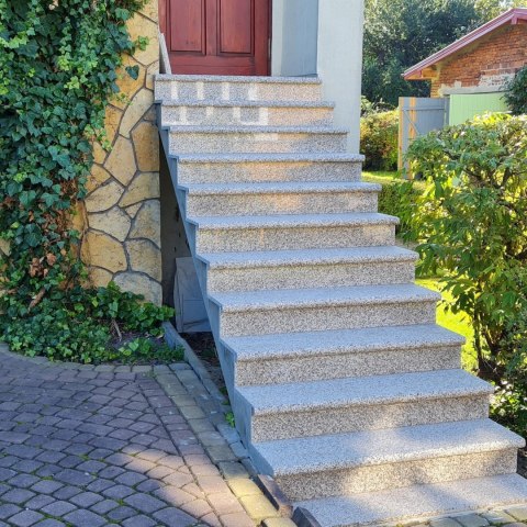 Schodek Granitowy G682 135x35x2 stopnica Bullnose