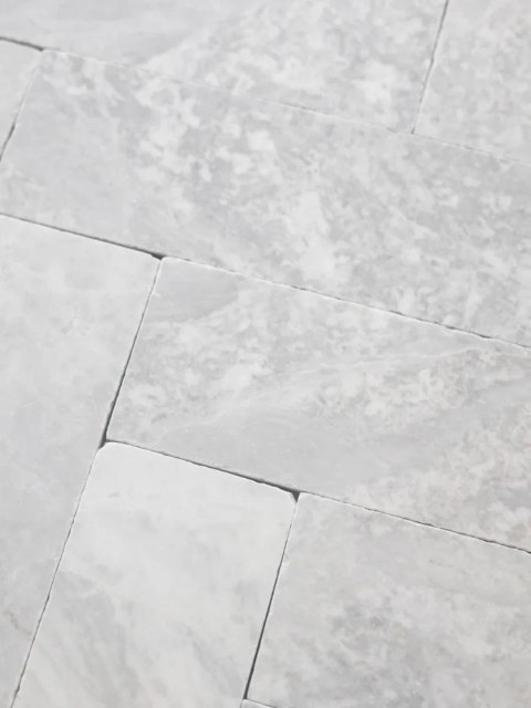 Płytka marmurowa Bębnowana Szlifowana Royal White 10x30,5x1 cm