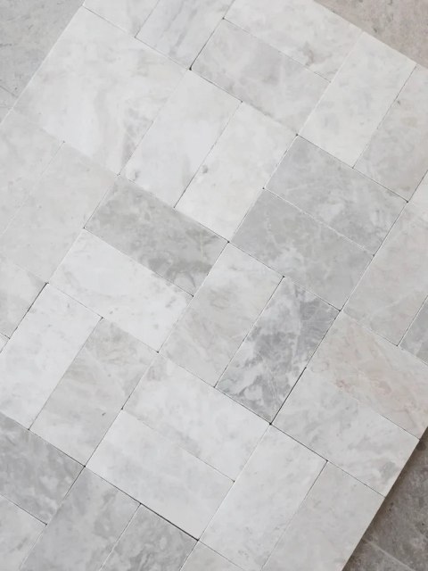 Płytka marmurowa Royal White Bębnowana 20,3x20,3x1 cm