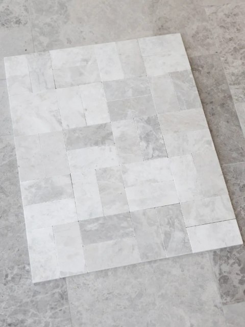 Płytka marmurowa Royal White Bębnowana 20,3x20,3x1 cm