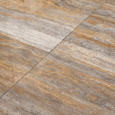 Płytki trawertynowe z szaro brązowego trawertynu silver brown w rozmiarze 60/60/2 cm, wykończenie polerowane