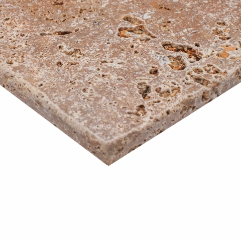 Płytki trawertynowe z szaro różowego trawertynu Antique Rouge w rozmiarze 15/15/1 cm, wykończenie młotkowane