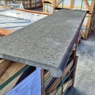 Stopnica Płomieniowana G690 Bazalt Bullnose 135x35x2+2