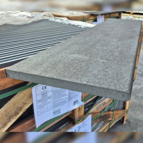 Stopnica Płomieniowana G690 Bazalt polerowana bullnose 160x40x3 cm