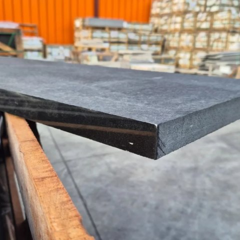 Stopnica Płomieniowana G690 Bazalt polerowana bullnose 160x40x3 cm