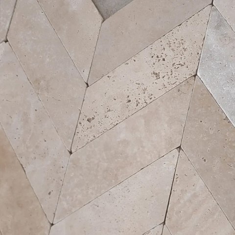 Trawertyn Light Bębnowany 7,5x30,5 10mm Chevron