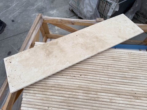 Trawertyn Stopnica | Kamień brzegowy Ivory Classic Mix Bębnowany Bullnose 135x35x3 cm