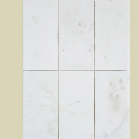 Płytki cegiełki marmurowe z białego marmuru Afyon White w rozmiarze 15,25/30,5/1 cm, wykończenie satynowe