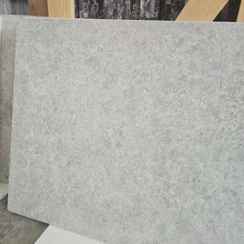 Płytki marmurowe beżowe Tundra Grey 120X60X2 cm, wykończenie matowe