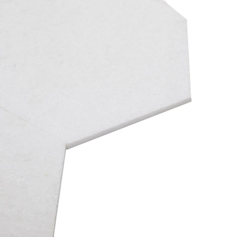 Płytki marmurowe z białego marmuru Bianco Neve w rozmiarze 25/29/1,25 cm, wykończenie szczotkowane