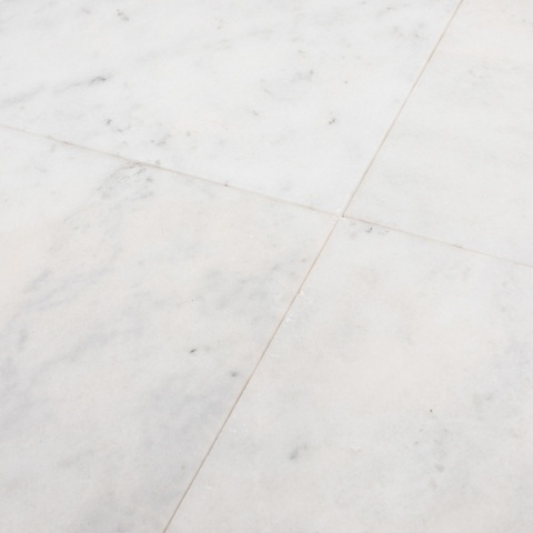 Płytki marmurowe z białego marmuru Royal White w rozmiarze 60/60/2 cm, wykończenie szczotkowane
