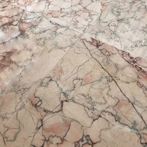 Płytki marmurowe z różowego marmuru Sakura w rozmiarze 60/60/2 cm, wykończenie polerowane