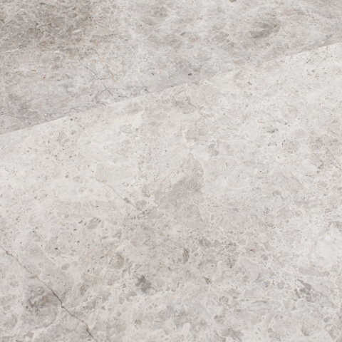 Płytki marmurowe z szarego marmuru Tundra Blue w rozmiarze 30,5/61/1,25 cm, wykończenie satynowe