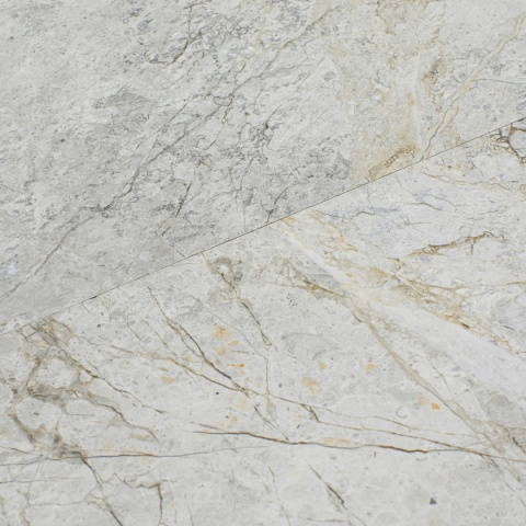 Płytki marmurowe z szarego marmuru Tundra Grey w rozmiarze 30,5/61/1,25 cm, wykończenie polerowane