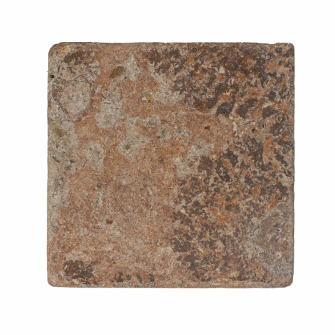 Płytki trawertynowe Antique Rouge w rozmiarze 10/10/1 cm, wykończenie młotkowane