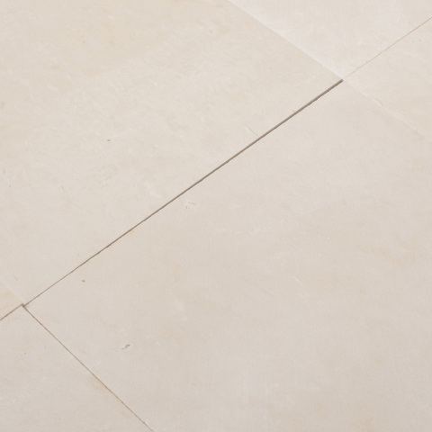 Płytki wapienne z beżowego wapienia Simena w rozmiarze 30/60/2 cm, wykończenie polerowane