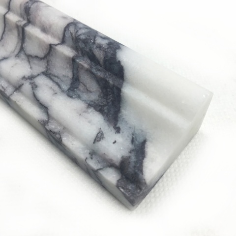 Dekor cornice marmurowy z białego marmuru lilac 30,5/4,5/2,7 cm, wykończenie satynowe