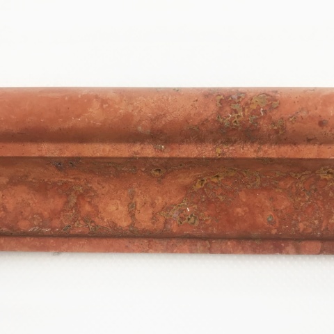Listwy dekoracyjne Cornice z czerwonego trawertynu persian red, wykończenie satynowe