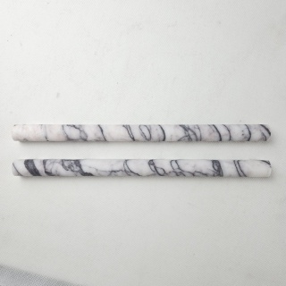 Listwy dekoracyjne Pencil z białego marmuru Lilac wykończenie satynowe