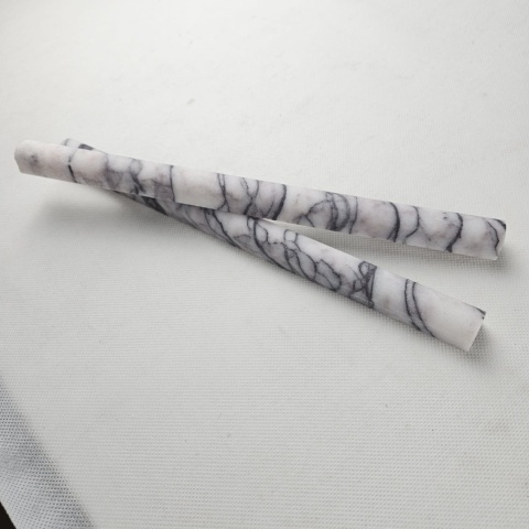Listwy dekoracyjne Pencil z białego marmuru Lilac wykończenie satynowe