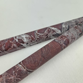 Listwy dekoracyjne Pencil z bordowego marmuru Rosso Levanto wykończenie satynowe