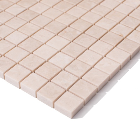 Mozaika marmurowa klasyczne kostki z beżowego marmuru Beige Crystalino kwadraty wielkości 2/2 cm, grubość 1 cm, wykończenie pole