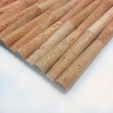 Mozaika trawertynowa bamboo z beżowego trawertynu Classic Light elementy wypukłe, grubość plastra 1,9 cm wykończenie satynowe