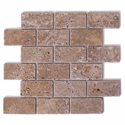 Mozaika trawertynowa klasyczny układ cegiełki brick bone z ciemno brązowego trawertynu Noce, wielkość elementu 5/10 cm grubość p