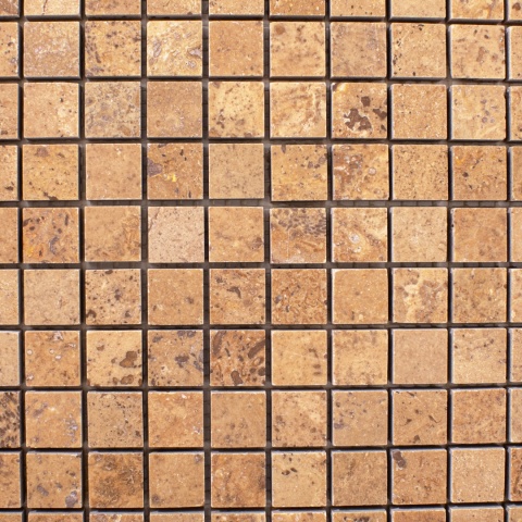 Mozaika trawertynowa kostki z brązowego trawertynu o różnych odcieniach Noce 1,6/1,6 cm cm, grubość plastra 1 cm wykończenie sat
