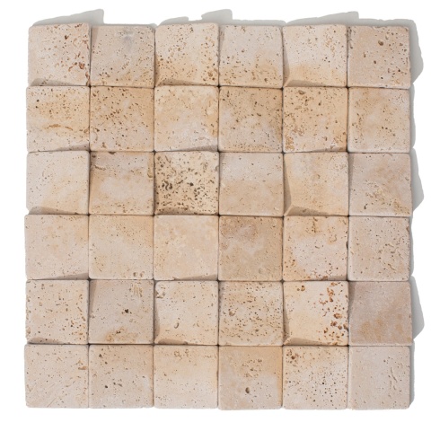 Mozaika trawertynowa senkron z beżowego trawertynu Classic elementy wypukłe 5/5 cm, grubość plastra 1,8 cm wykończenie bębnowane