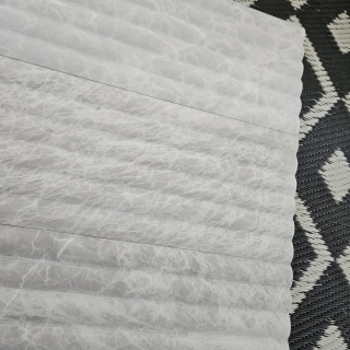 Płytki marmurowe ryflowane Nordic Grey w rozmiarze 15,25x61x1,25 cm, wykończenie FLUET OUT