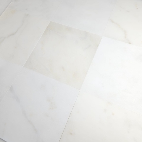 Płytki marmurowe z białego marmuru Afyon White w rozmiarze 10x10x1 cm, wykończenie satynowe