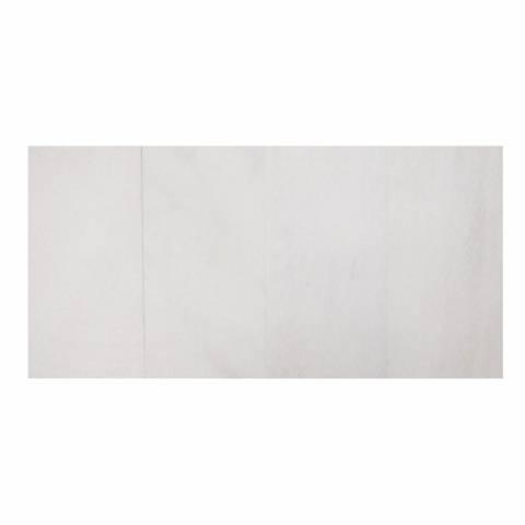 Płytki marmurowe z białego marmuru Bianco Neve w rozmiarze 40,6/81/1,25 cm, wykończenie satynowe