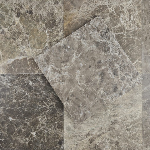 Płytki marmurowe z brązowego marmur Pietra Grey w rozmiarze 10x10x1 cm, wykończenie satynowe