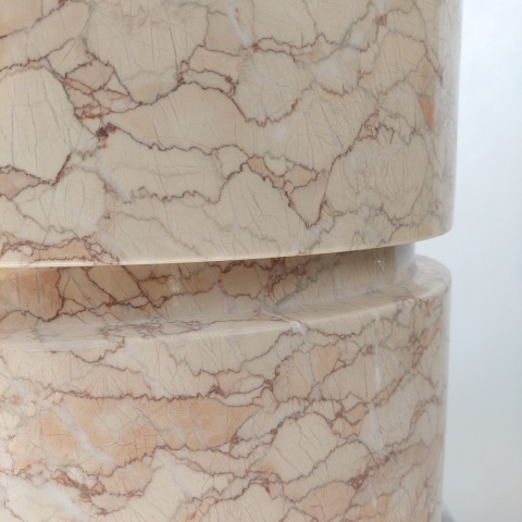 Umywalka marmurowa z różowego marmuru Sakura w rozmiarze 50/50/85 cm, wykończenie polerowane