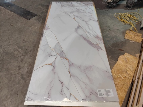 Płyta ŚCIENNA Panel wodoodporny PVC CALACATTA WHITE 280x122x0,3cm POŁYSK