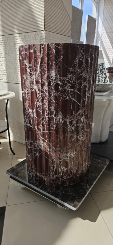 Umywalka marmurowa z bordowego marmuru Rosso Levanto w rozmiarze 49x49x85 cm cm, wykończenie satynowe
