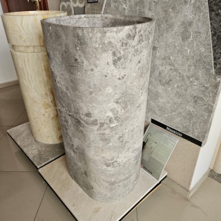 Umywalka marmurowa z szarego marmuru Tundra Blue w rozmiarze 39,8x48x90,1 cm, wykończenie satynowe