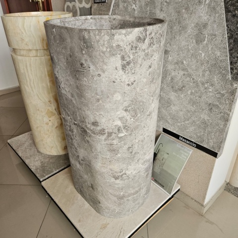 Umywalka marmurowa z szarego marmuru Tundra Blue w rozmiarze 39,8x48x90,1 cm, wykończenie satynowe